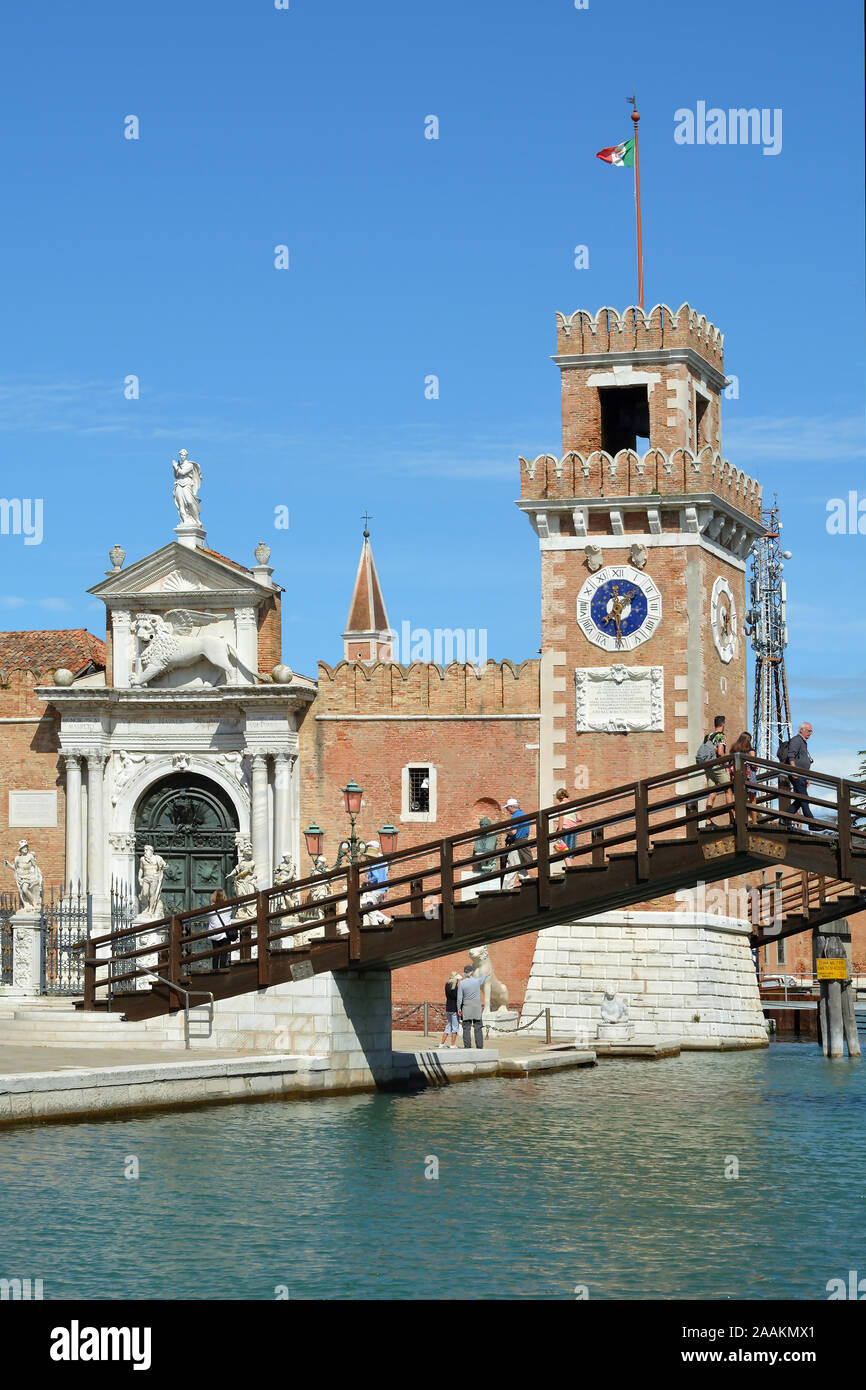 Torre dello storico Arsenale Veneziano e il Museo Navale nel quartiere di Castello di Venezia - Italia. Foto Stock