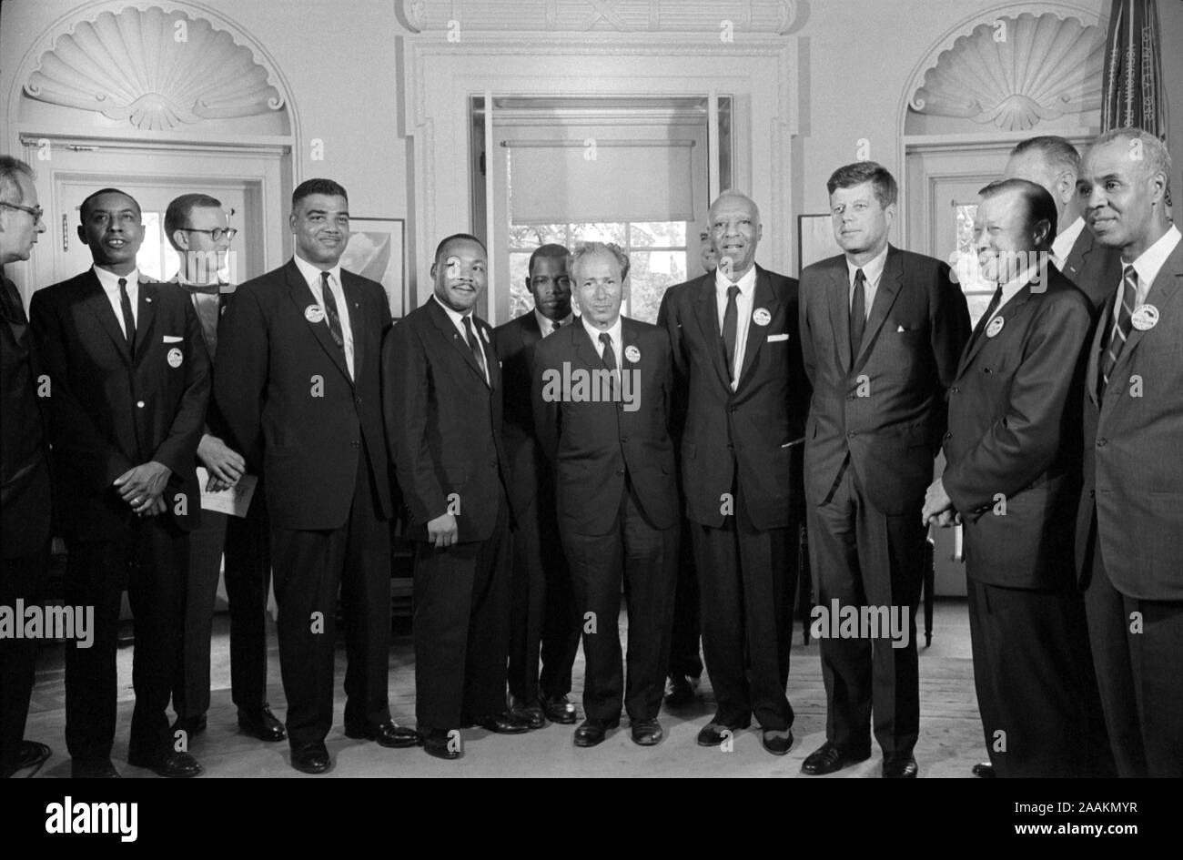 I diritti civili Leader incontrano con U.S. Il presidente John F. Kennedy, Ufficio Ovale, Casa Bianca, dopo il mese di marzo su Washington per i posti di lavoro e di libertà, Washington D.C., USA, fotografia di Warren K. Leffler, 28 agosto 1963 Foto Stock