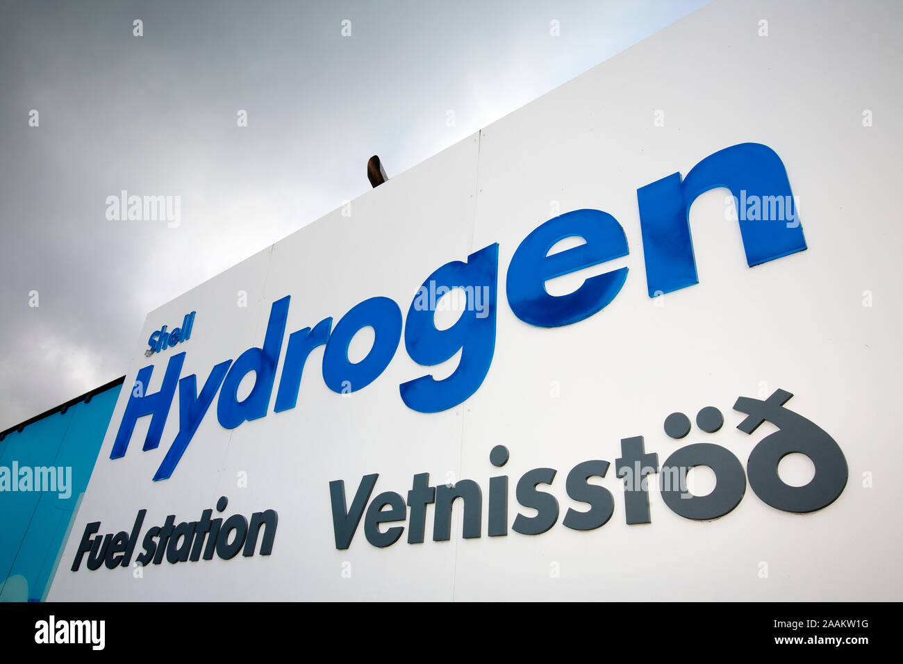 Un idrogeno stazione di riempimento nella periferia di Reykavik, Islanda. La stazione di riempimento è parte di un progetto per aiutare l'Islanda si spostano da lontano da importe Foto Stock