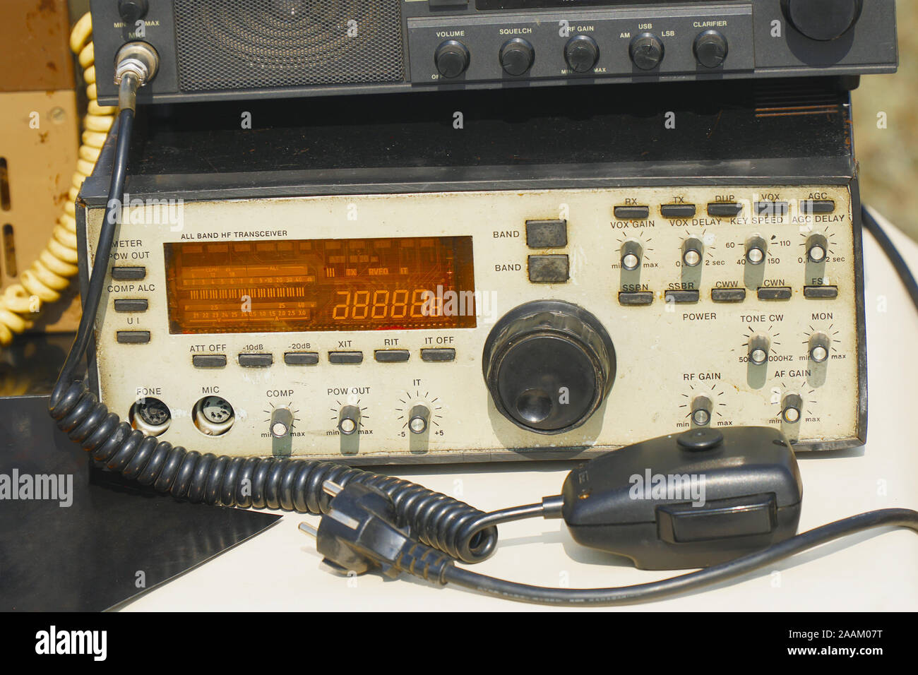 Amatoriale vecchio trasmettitore radio ricetrasmittente. La radio di  prosciutto Foto stock - Alamy