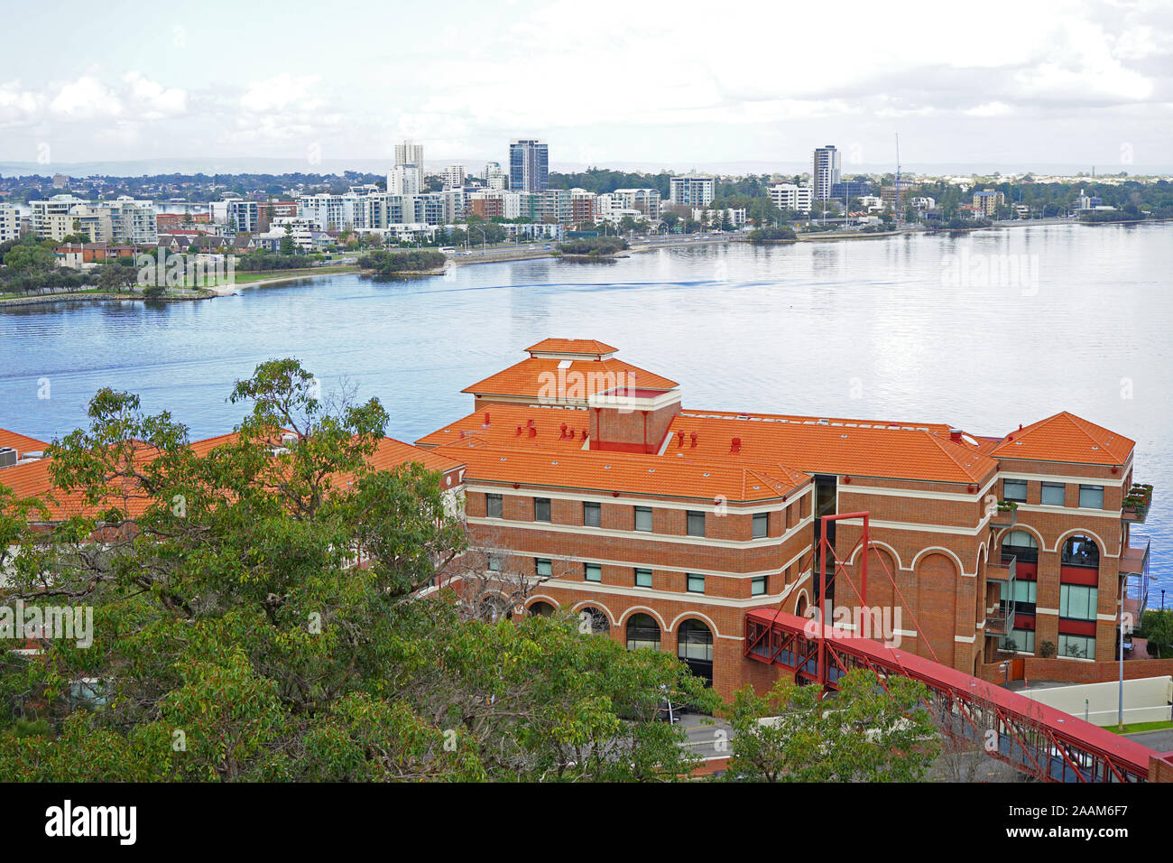 PERTH, AUSTRALIA -1 LUG 2019- Vista del landmark Old Swan Brewery company visto da Kings Park di Perth, Western Australia. Foto Stock