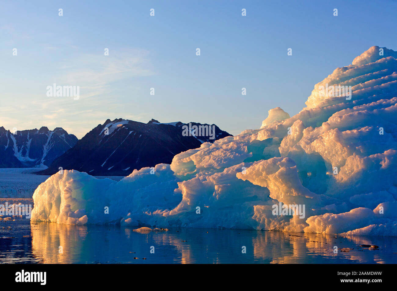 Spitzbergen, Landschaft mit Wolkenstimmung Foto Stock