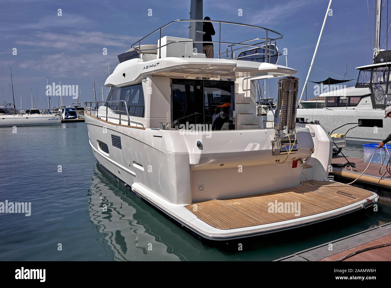 Yacht. Barca di lusso ormeggiato a Pattaya Boat show, Thailandia, Sud-est asiatico Foto Stock