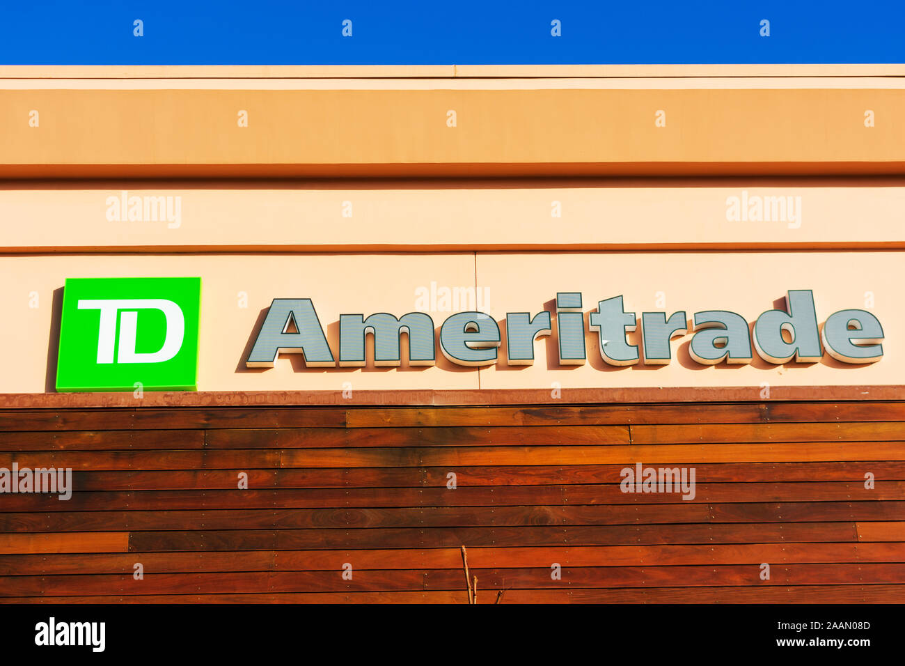 TD Ameritrade segno. TD Ameritrade è un broker che offre una piattaforma per il commercio elettronico per il commercio di beni finanziari Foto Stock
