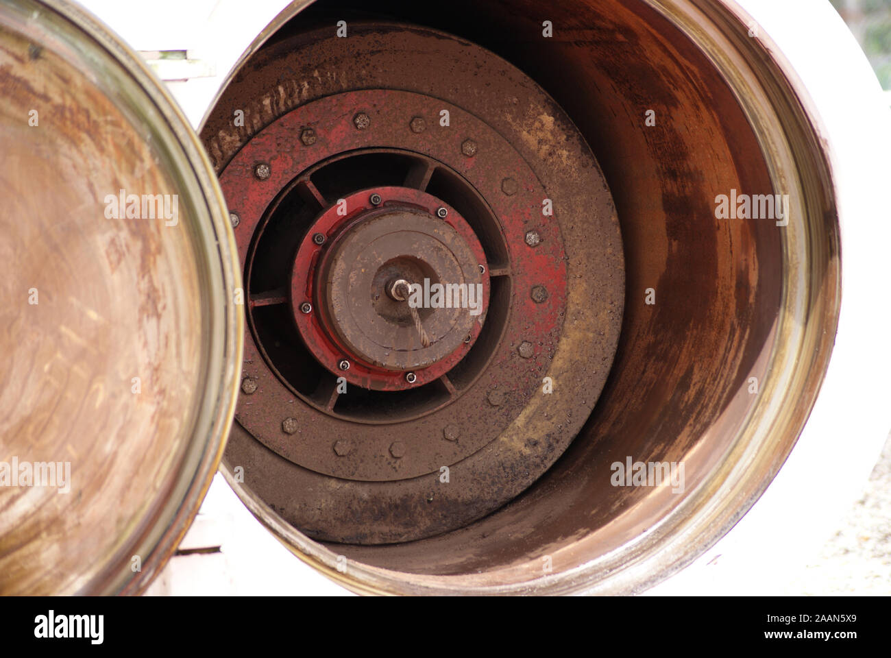 Il gas naturale di maiale o di ispezione tubazioni manometro. Usato per pulire grandi gasdotti di diametro nell'industria petrolifera e del gas. Foto Stock