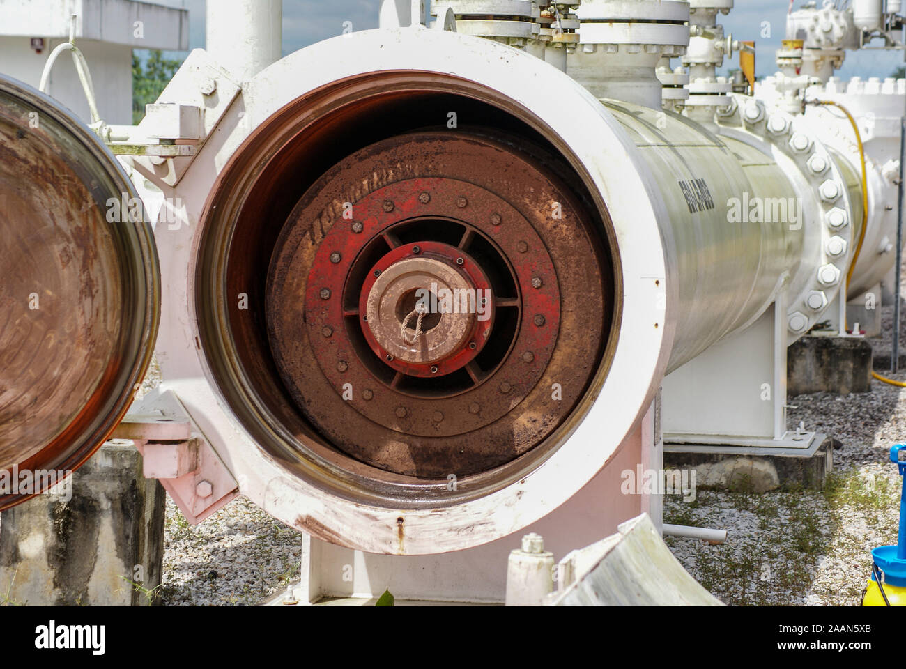 Il gas naturale di maiale o di ispezione tubazioni manometro. Usato per pulire grandi gasdotti di diametro nell'industria petrolifera e del gas. Foto Stock