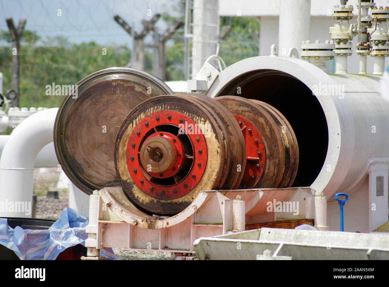 Il gas naturale di maiale o di ispezione tubazioni manometro. Usato per pulire grandi gasdotti di diametro nell'industria petrolifera e del gas. Foto Stock
