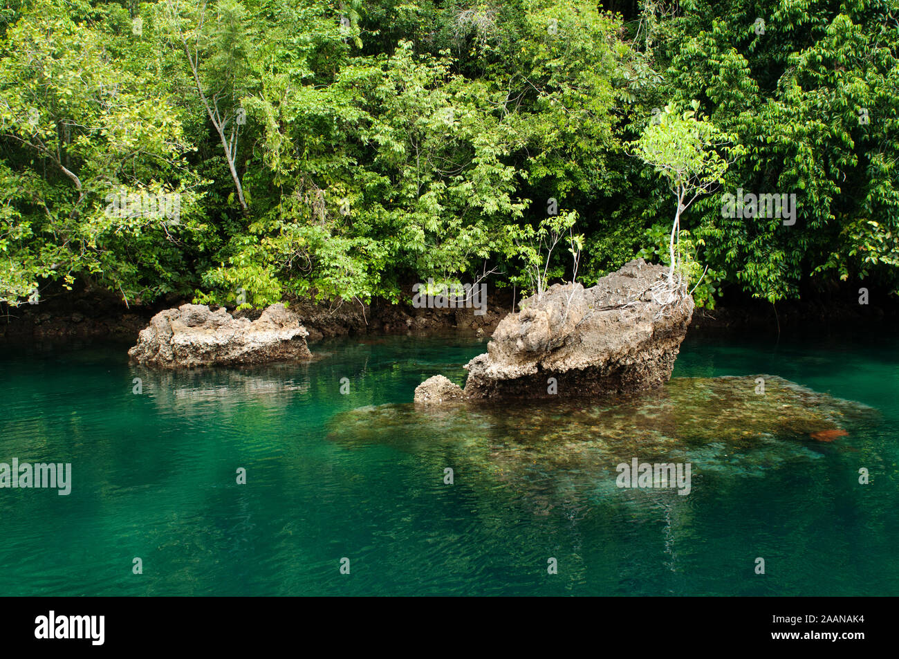 Vista panoramica del passaggio chanel tra il GAM e l isola di Waigeo Raja Ampat, Papua Nuova Guinea Indonesia. Foto Stock