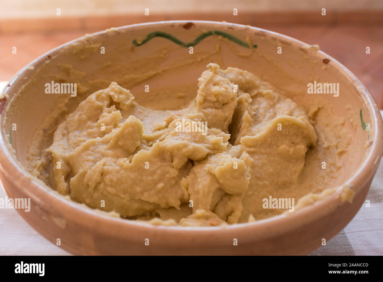 In casa fave purea, una tipica ricetta pugliese Foto Stock