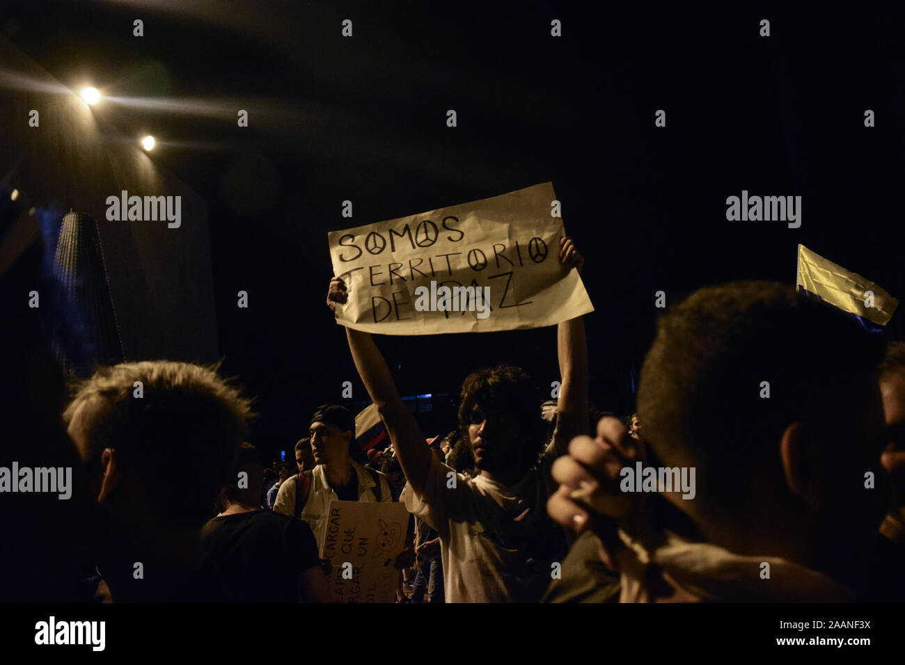 "Pacifica cacerolazo' protestare un giorno dopo la nationwide strike in Cali, Colombia, giovedì, nov. 21, 2019. Foto Stock