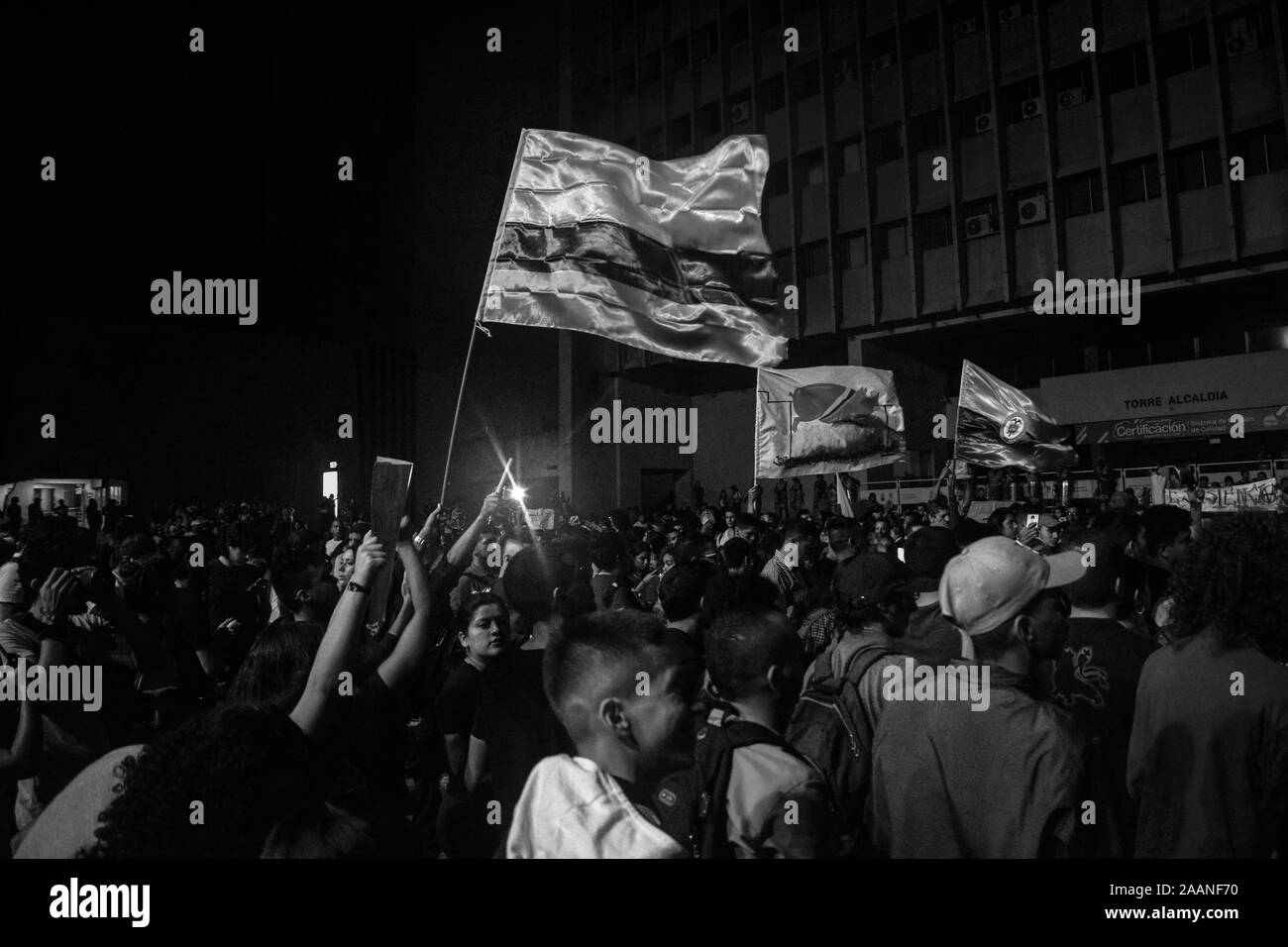 "Pacifica cacerolazo' protestare un giorno dopo la nationwide strike in Cali, Colombia, giovedì, nov. 21, 2019. Foto Stock