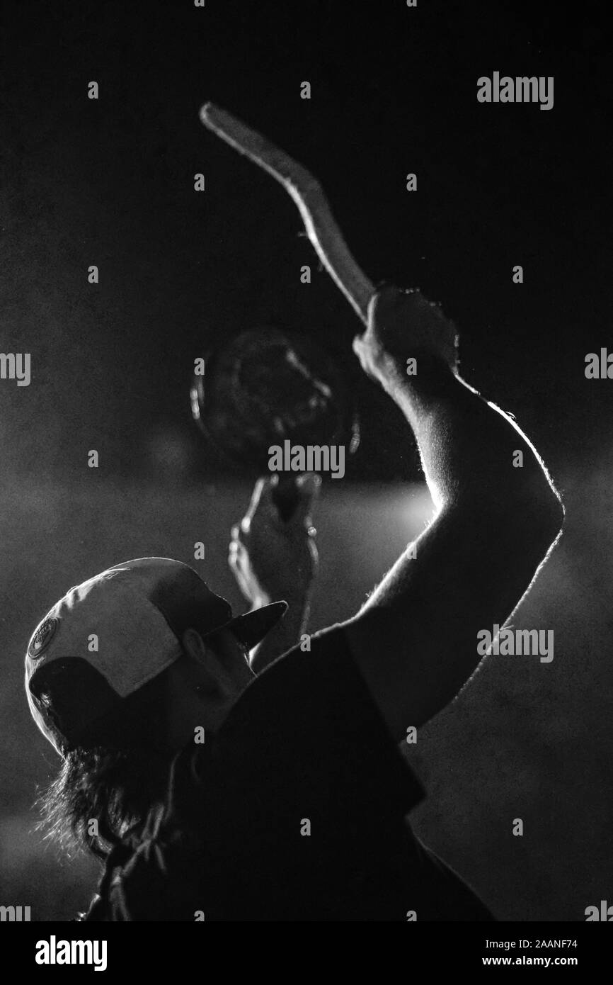 "Pacifica cacerolazo' protestare un giorno dopo la nationwide strike in Cali, Colombia, giovedì, nov. 21, 2019. Foto Stock