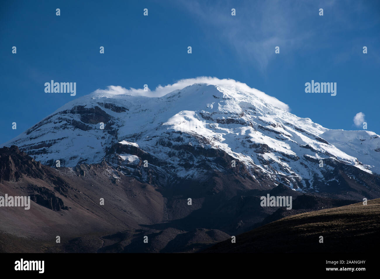 6263 metro alto, ricoperti di ghiaccio Vulcano Chimborazo è la vetta più alta in Ecuador. Foto Stock