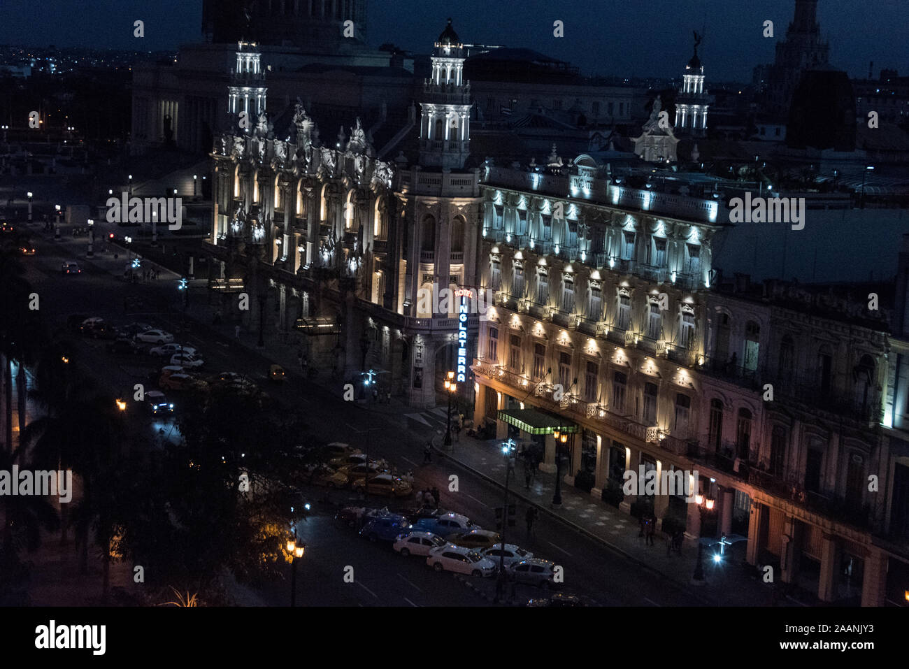 Gran Teatro de la Habana (Grand Theatre di Havana) e Hotel Inglatarra in Passeo de Prado, Havana, Cuba Foto Stock
