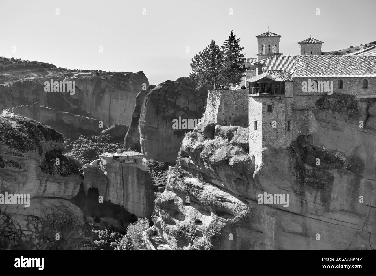 Varlaam Roussanou e i monasteri di Meteora, Grecia - bianco e nero paesaggio Foto Stock