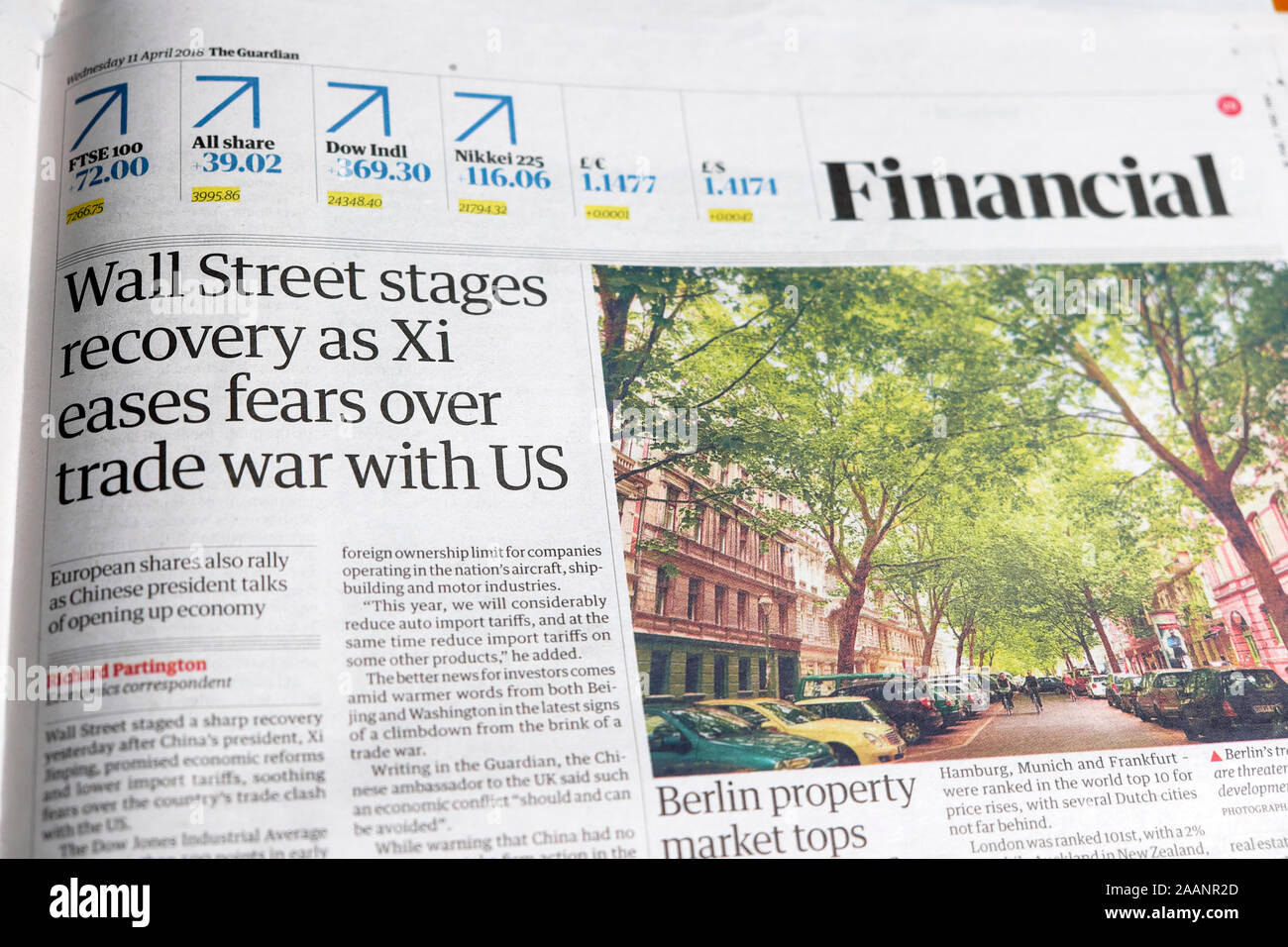 "Wall Street fasi come recupero Xi facilita i timori sulla guerra commerciale con noi " articolo di giornale in custode sezione finanziaria 11 aprile 2018 LONDON REGNO UNITO Foto Stock