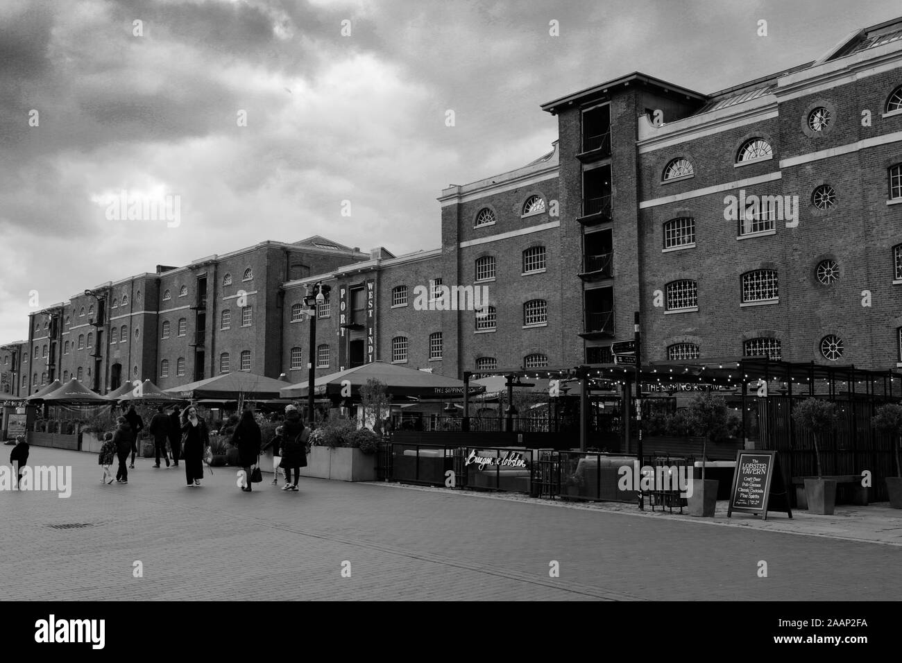 Vista del West India Docks North Quay, Isle of Dogs, London City, England, Regno Unito Foto Stock