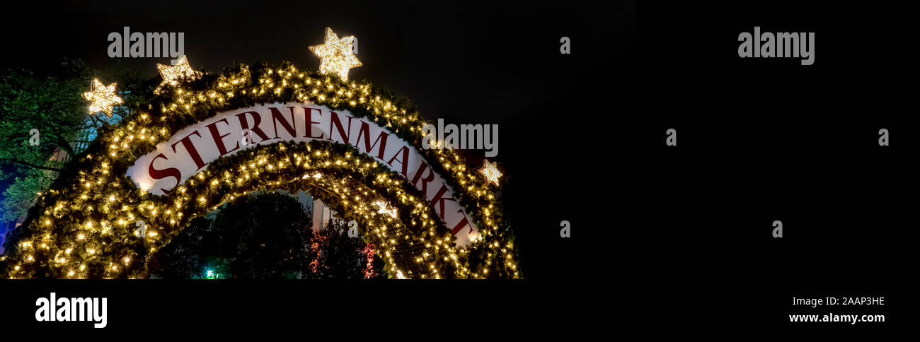 Sternenmarkt (engl. Star del mercato) a Coblenza, Germania. La stella è infatti un mercato storico mercato di natale nella città vecchia di Coblenza Foto Stock