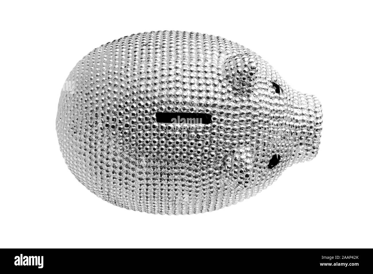 Argento metallico salvadanaio con gli occhi neri isolati su sfondo bianco. Vista dall'alto. Foto Stock