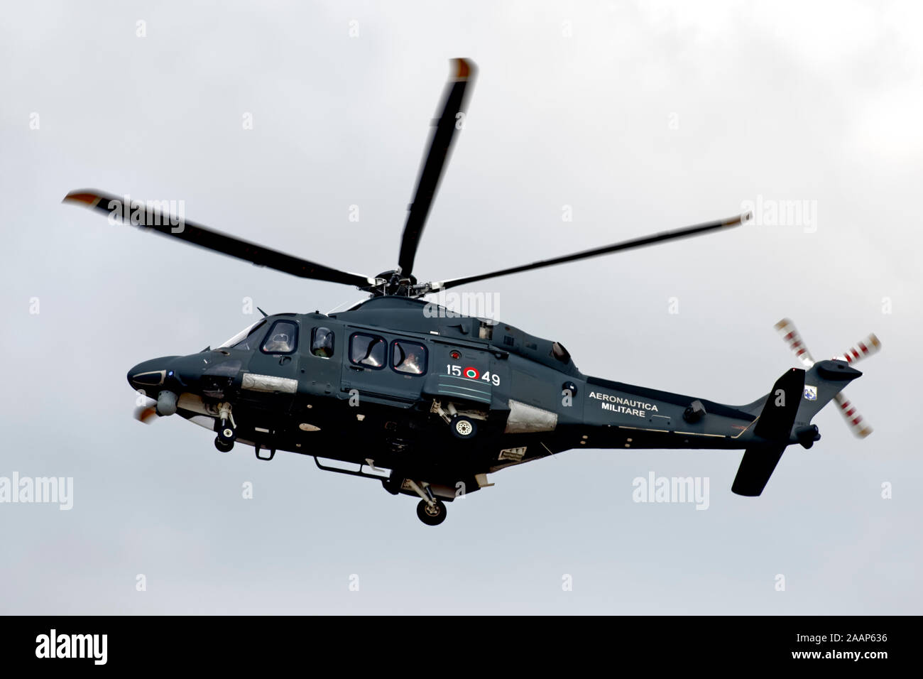 Fairford, Gloucestershire, Regno Unito - 16 Luglio 2018: una forza aerea italiana Leonardo HH-139un elicottero n. di serie MM81805/ 15-49 anni dal 15° Stormo al RIAT 2018 Foto Stock