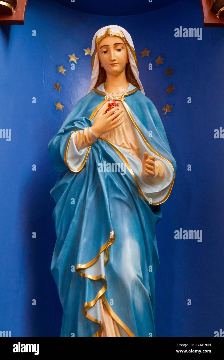 Il Cuore Immacolato di Maria statua. Chiesa cattolica romana di Sant'Anna. Zegiestow, Polonia. 2019/8/10. Foto Stock