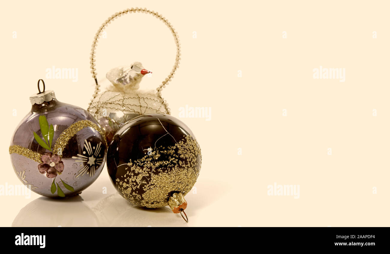 Vecchio baubles vintage per l albero di natale con un uccello tutto realizzato in vetro Foto Stock