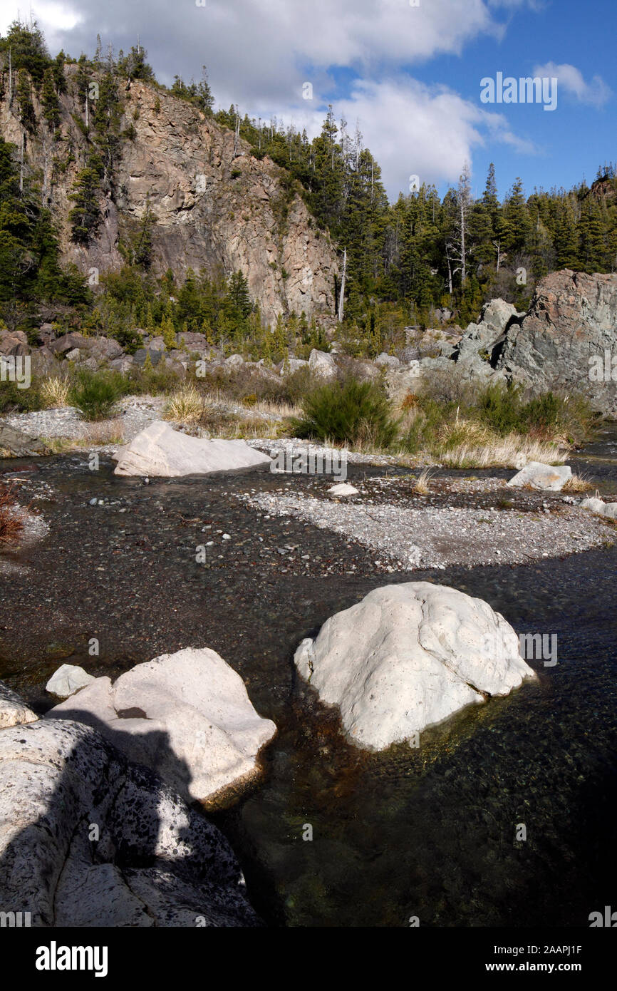 Rio Grande o Futaleufu al di sotto del complesso idroelettrico. Nei pressi di Trevelin, Chubut, Argentina. Foto Stock