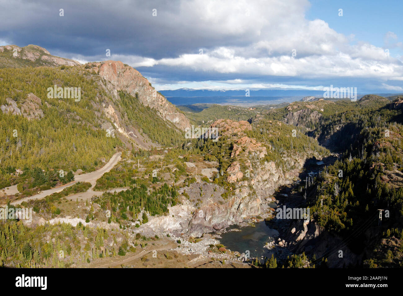 Rio Grande o Futaleufu presso il complesso idroelettrico. Nei pressi di Trevelin, Chubut, Argentina. Foto Stock
