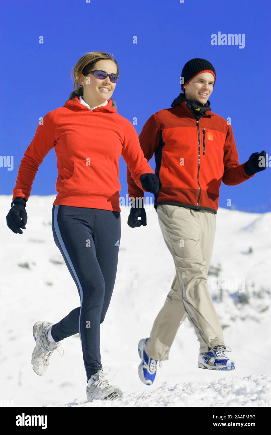 Mann und Frau im joggen inverno Foto Stock