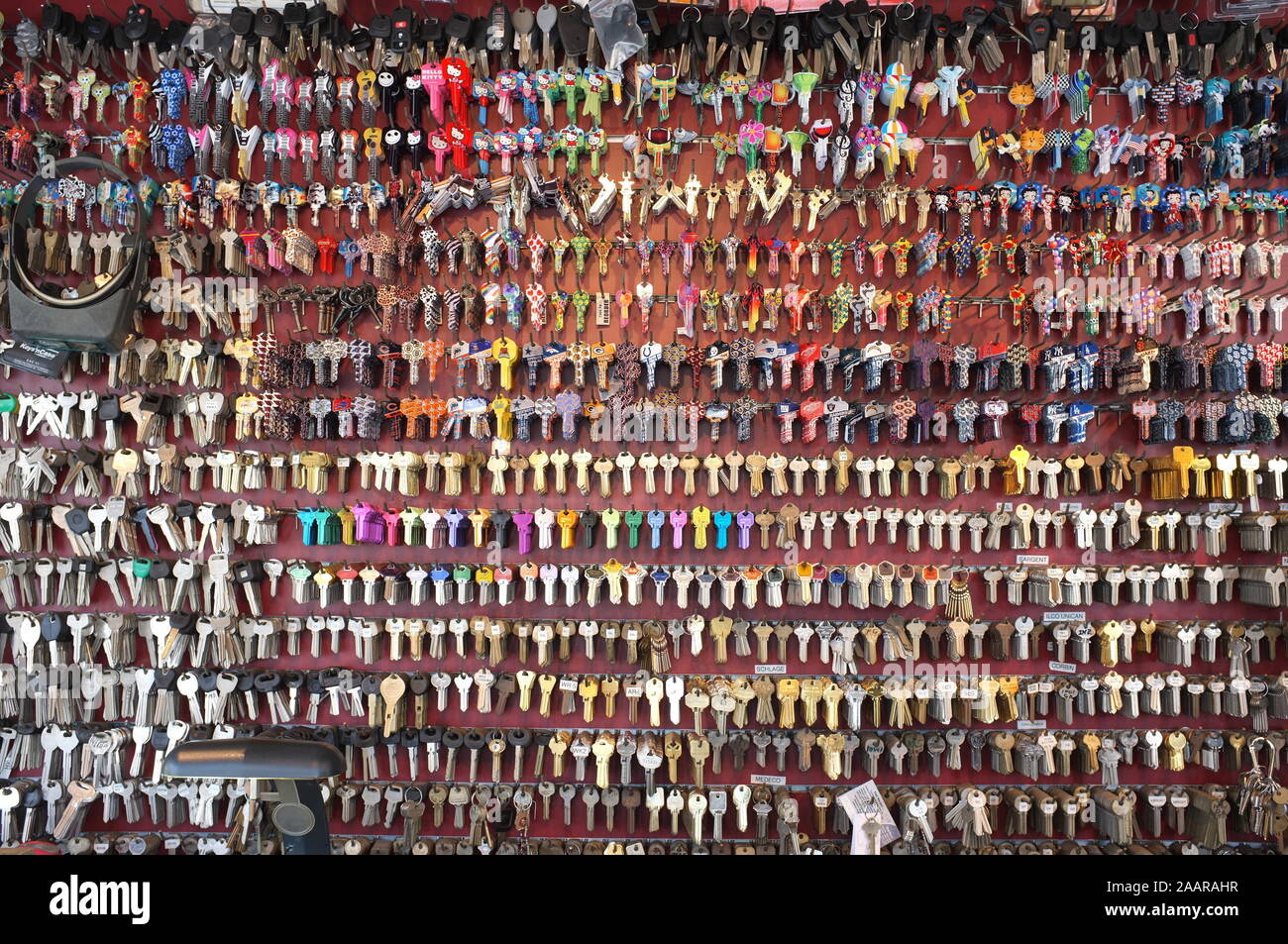 Parete ricoperta con chiavi differenti nel centro di Los Angeles Foto Stock