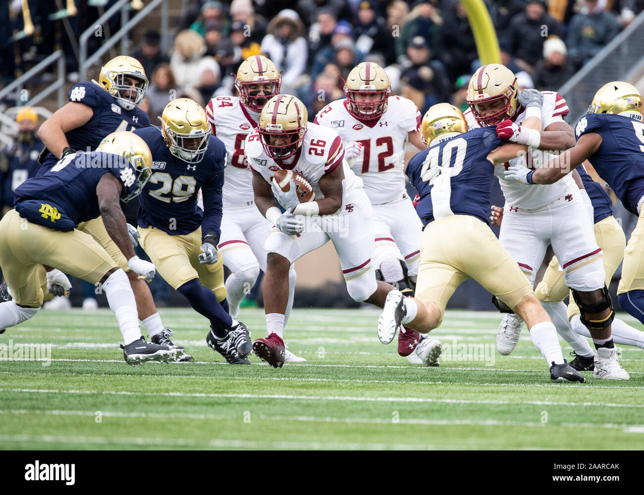 South Bend, Indiana, Stati Uniti d'America. 23 Nov, 2019. Il Boston College running back David Bailey (26) corre con la palla durante il NCAA Football azione di gioco tra il Boston College Eagles e la Cattedrale di Notre Dame Fighting Irish di Notre Dame Stadium di South Bend, Indiana. John Mersits/CSM/Alamy Live News Foto Stock