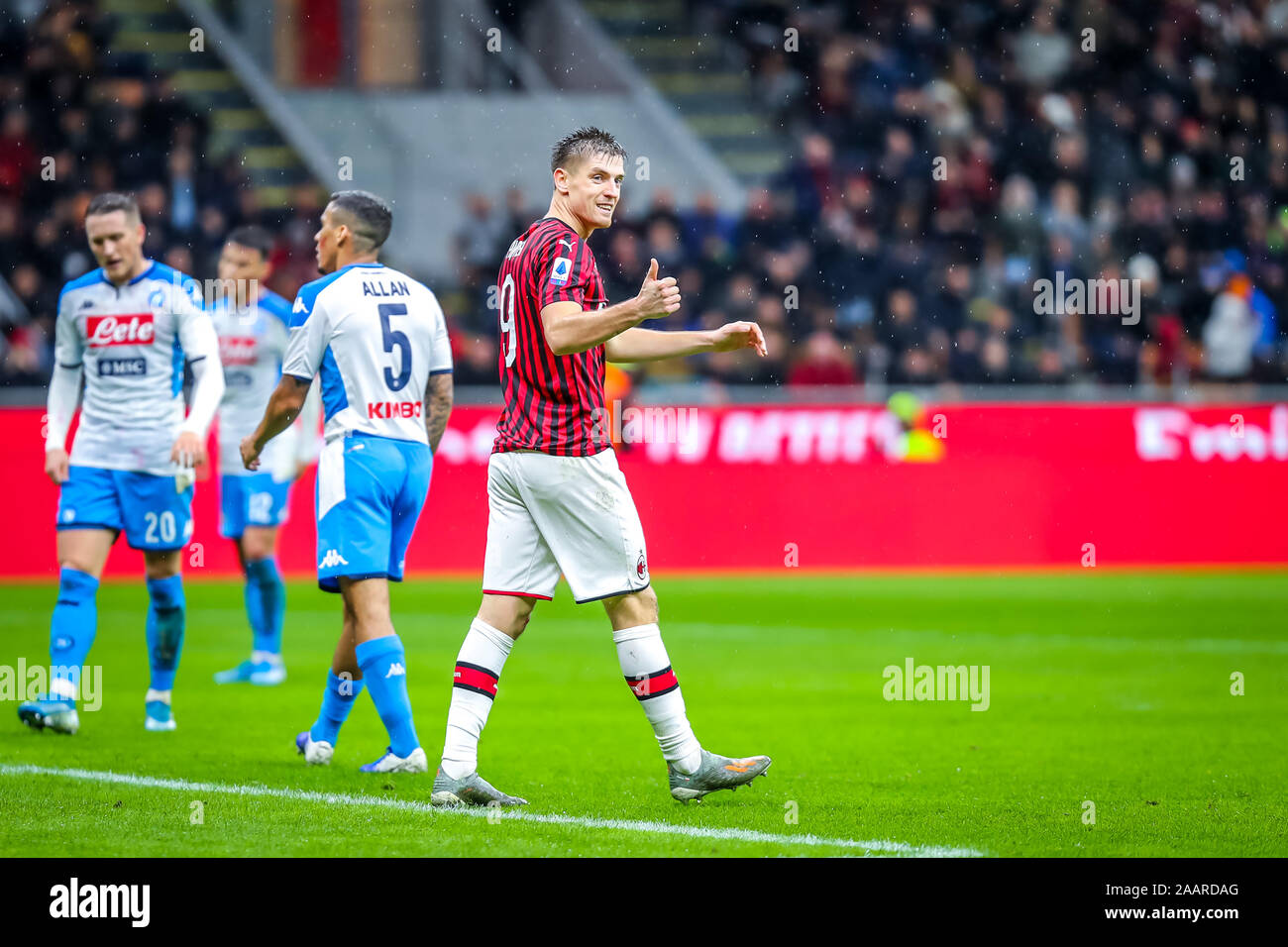 Milano, Italia. 23 Nov, 2019. krzysztof piatek (AC Milan)durante il Milan vs Napoli, italiano di calcio di Serie A del campionato Gli uomini di Milano, Italia, 23 novembre 2019 - LPS/Fabrizio Carabelli Credito: Fabrizio Carabelli/LP/ZUMA filo/Alamy Live News Foto Stock