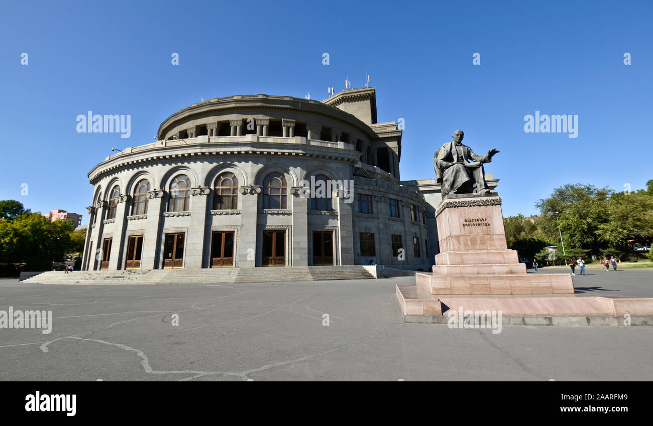 Yerevan: L'Opera Nazionale armena e Balletto - Aleksandr Sfendiarian monumento, in Piazza della libertà. Armenia Foto Stock