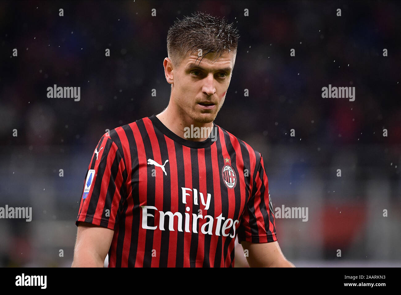 Milano, Italia. 01 gen 2016. Krzysztof Piatek del Milan durante la Serie A match tra AC Milano e Napoli allo Stadio San Siro di Milano, Italia il 23 novembre 2019. Foto di Mattia Ozbot. Solo uso editoriale, è richiesta una licenza per uso commerciale. Nessun uso in scommesse, giochi o un singolo giocatore/club/league pubblicazioni. Credit: UK Sports Pics Ltd/Alamy Live News Foto Stock