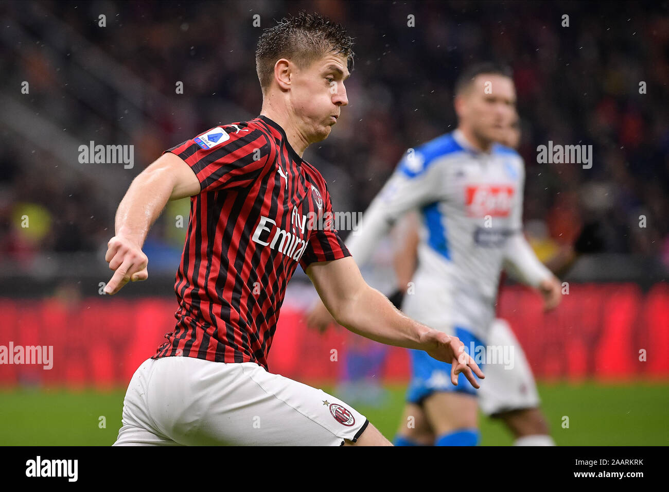 Milano, Italia. 01 gen 2016. Krzysztof Piatek del Milan durante la Serie A match tra AC Milano e Napoli allo Stadio San Siro di Milano, Italia il 23 novembre 2019. Foto di Mattia Ozbot. Solo uso editoriale, è richiesta una licenza per uso commerciale. Nessun uso in scommesse, giochi o un singolo giocatore/club/league pubblicazioni. Credit: UK Sports Pics Ltd/Alamy Live News Foto Stock