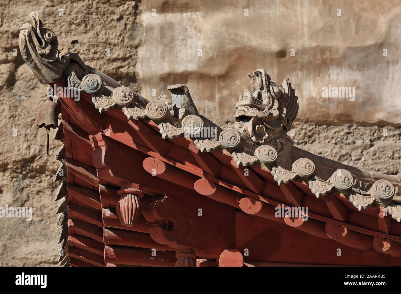 Rooof eaves con draghi-9 portico in legno piani Mogao Cave 96-Dunhuang-Gansu-China-0605 Foto Stock