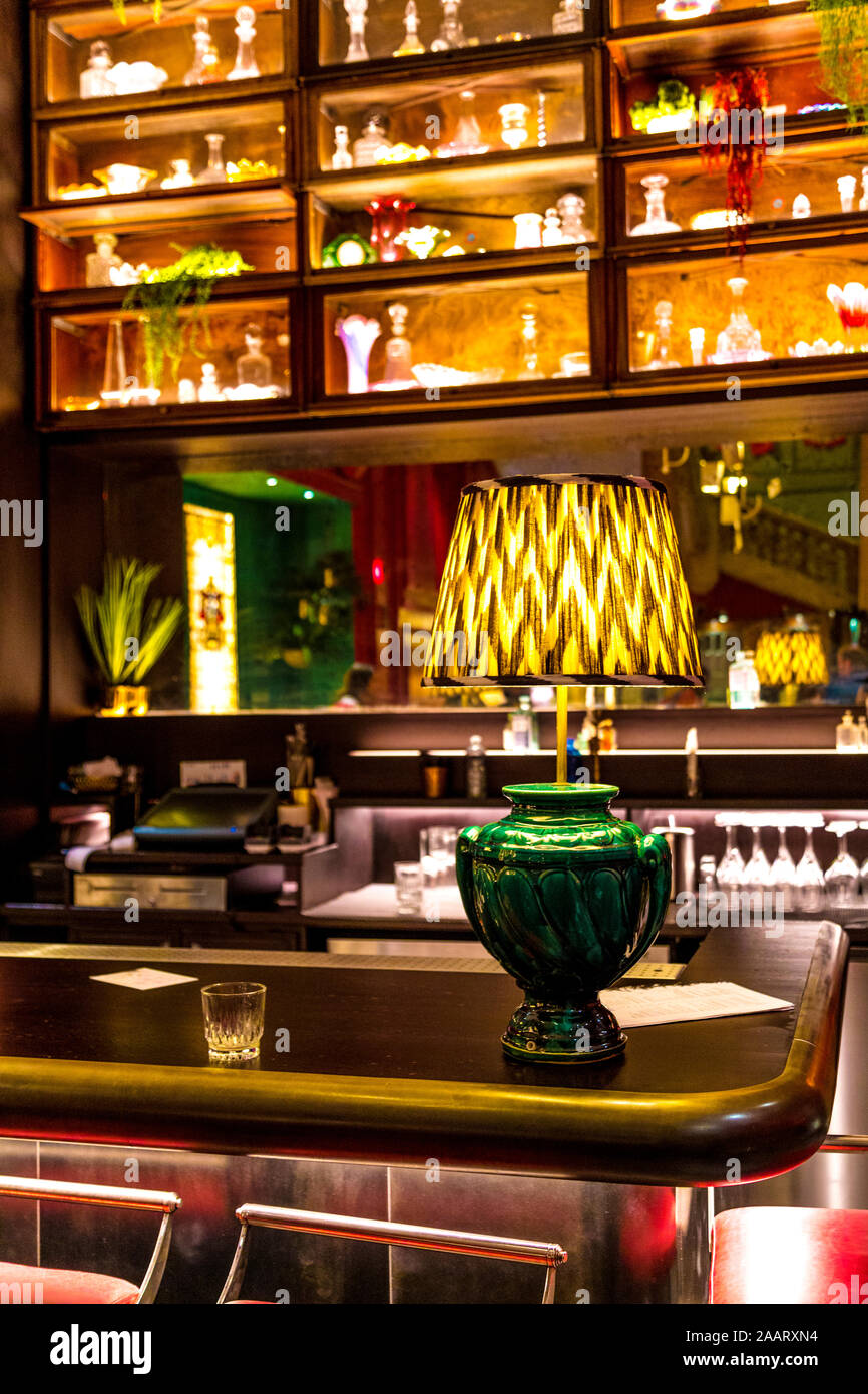 Interno del Rake's Cafe Bar all'Andaz Hotel, Londra, Regno Unito Foto Stock