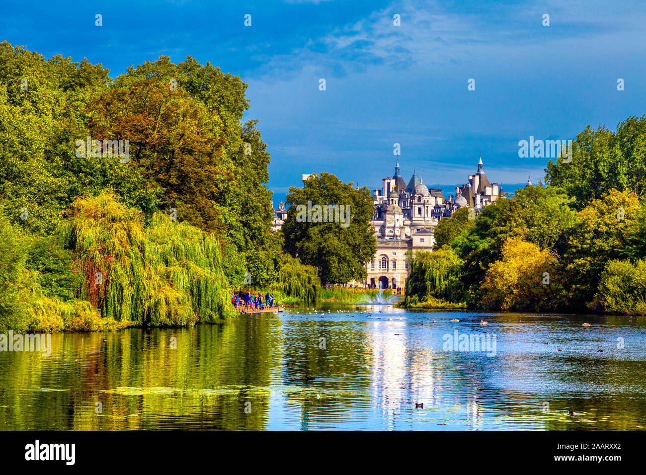 Lake at St James's Park, Londra, Regno Unito Foto Stock