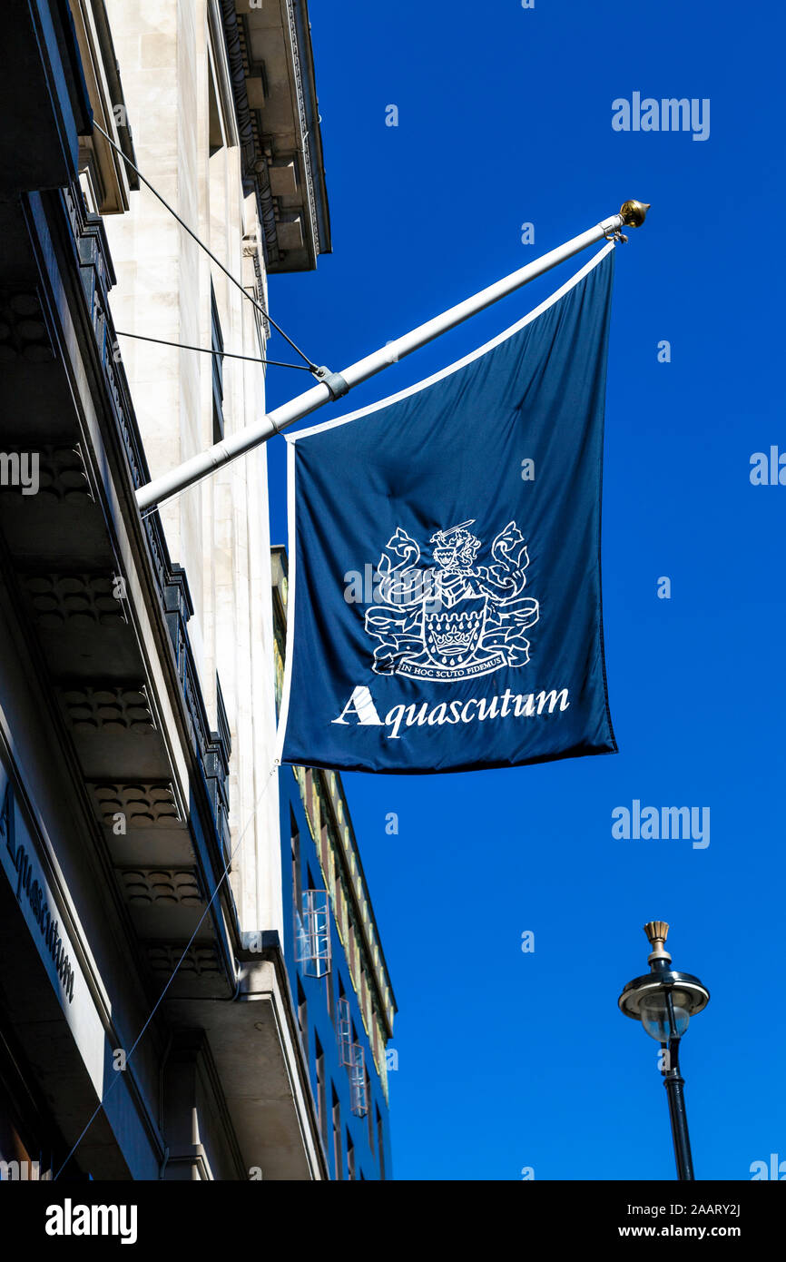 Bandiera Aquascutum al negozio nel 24 Great Marlborough Street, Oxford Circus, Londra, UK Foto Stock