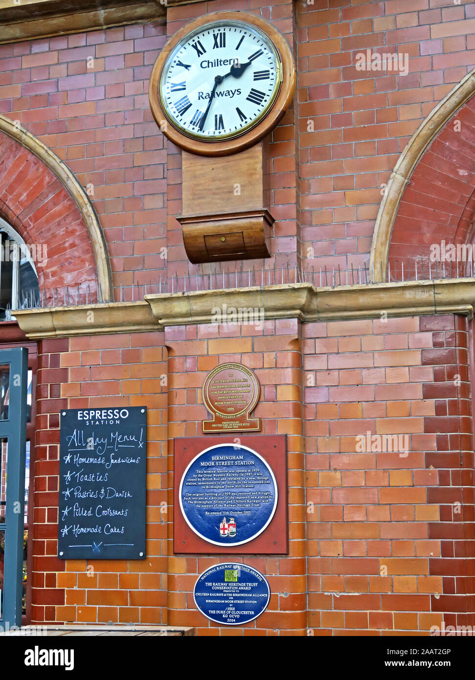 Historic Moor Street Stazione ferroviaria di Birmingham City Centre West Midlands,l'Inghilterra,UK - Chiltern Railways orologio,restauro awards Foto Stock