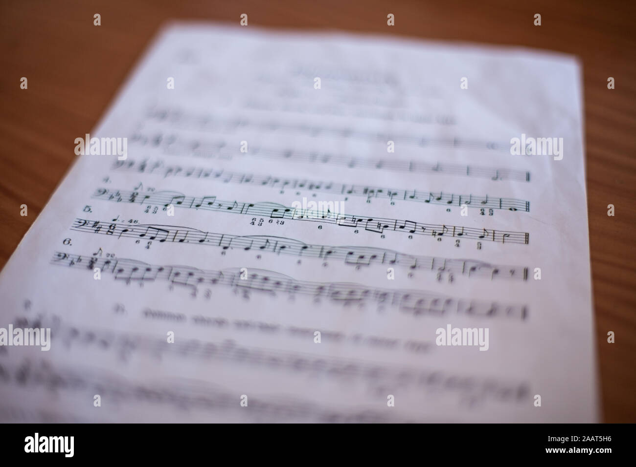 Foglio di musica da vicino con il fuoco selettivo Foto Stock