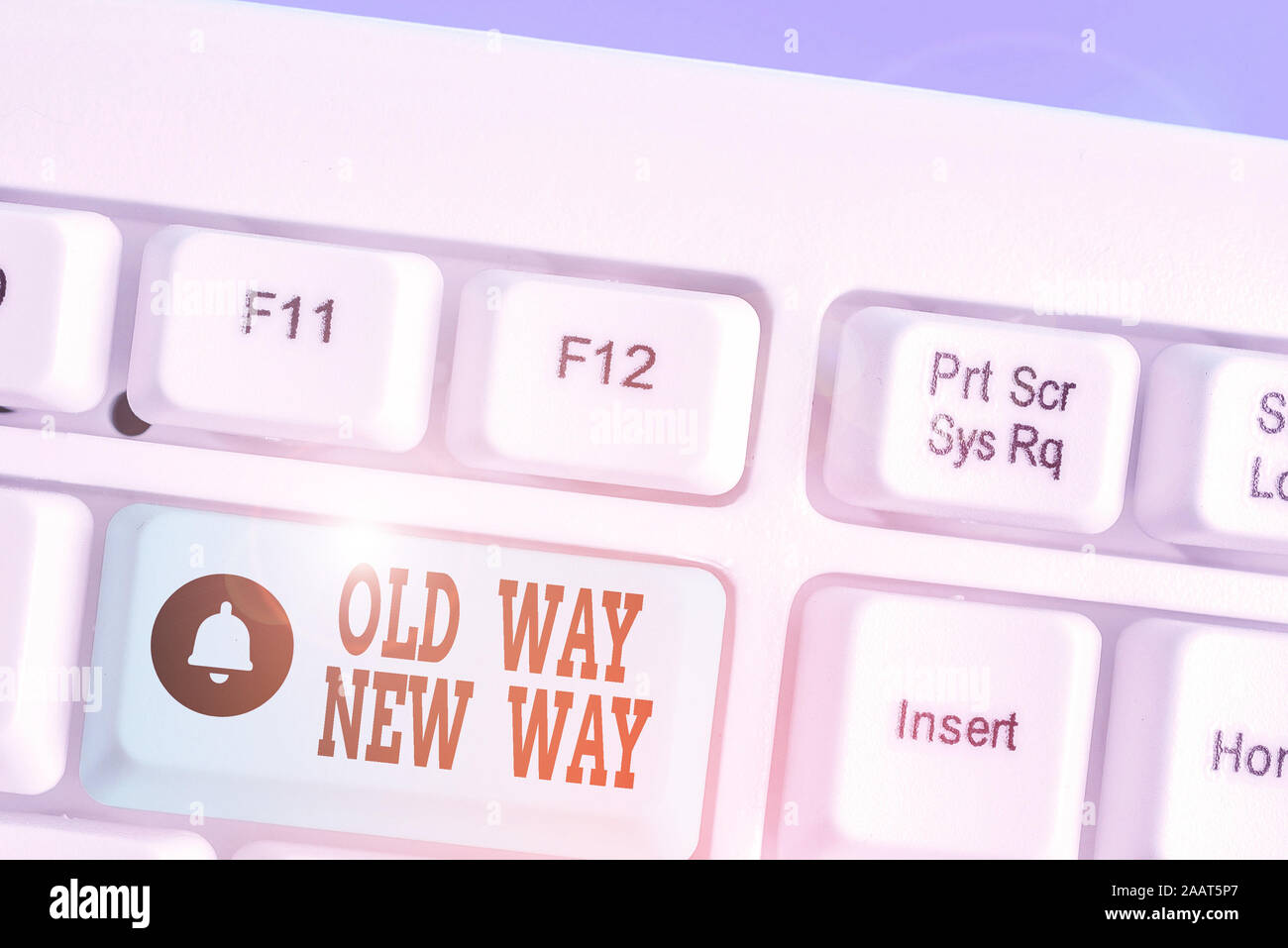 La scrittura della nota mostra vecchio modo nuovo modo. Il concetto di business per il diverso modo di soddisfare gli scopi desiderati Foto Stock