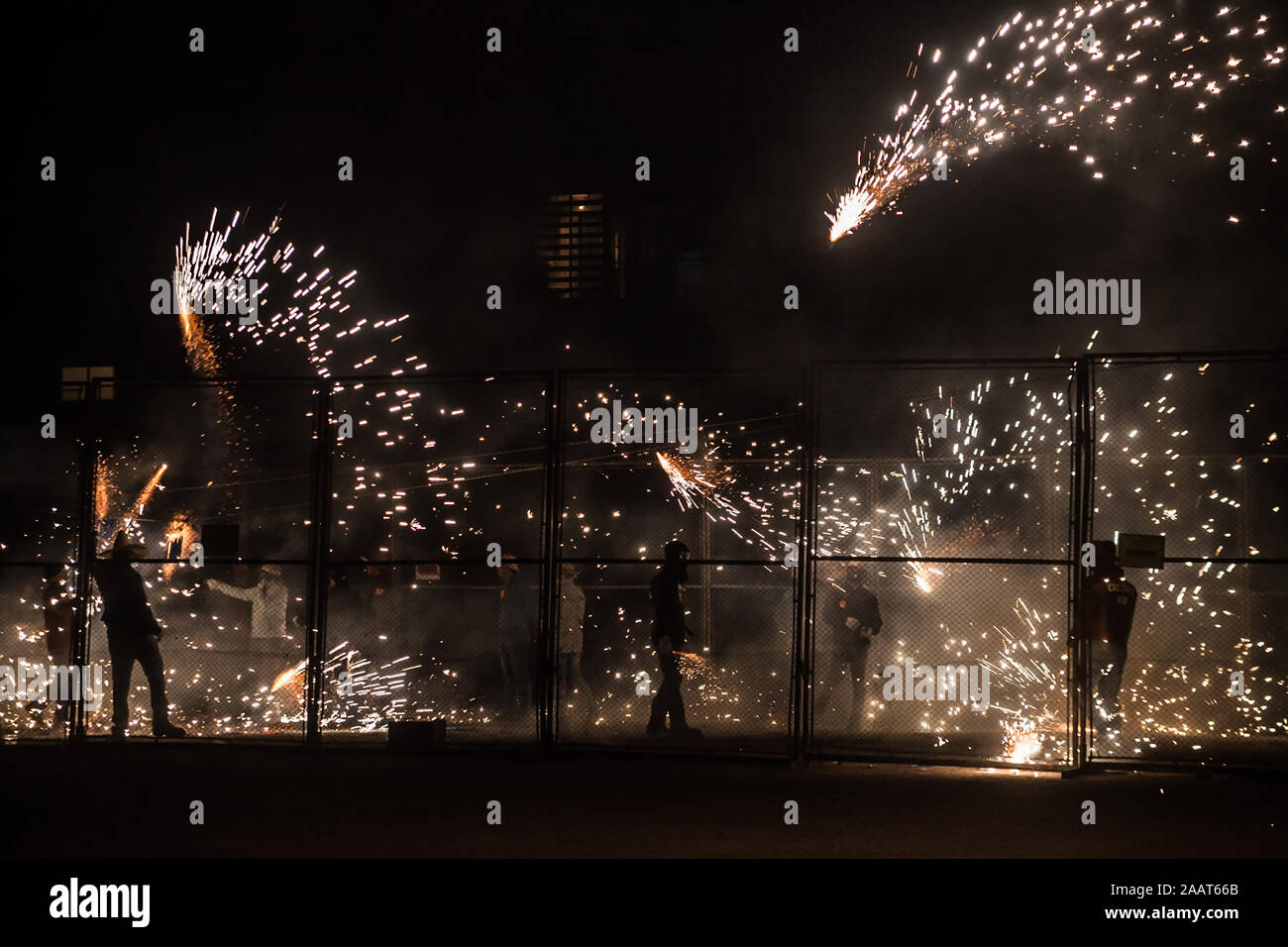 Fuochi d'artificio nella tradizionale festa Cordà in Spagna Foto Stock