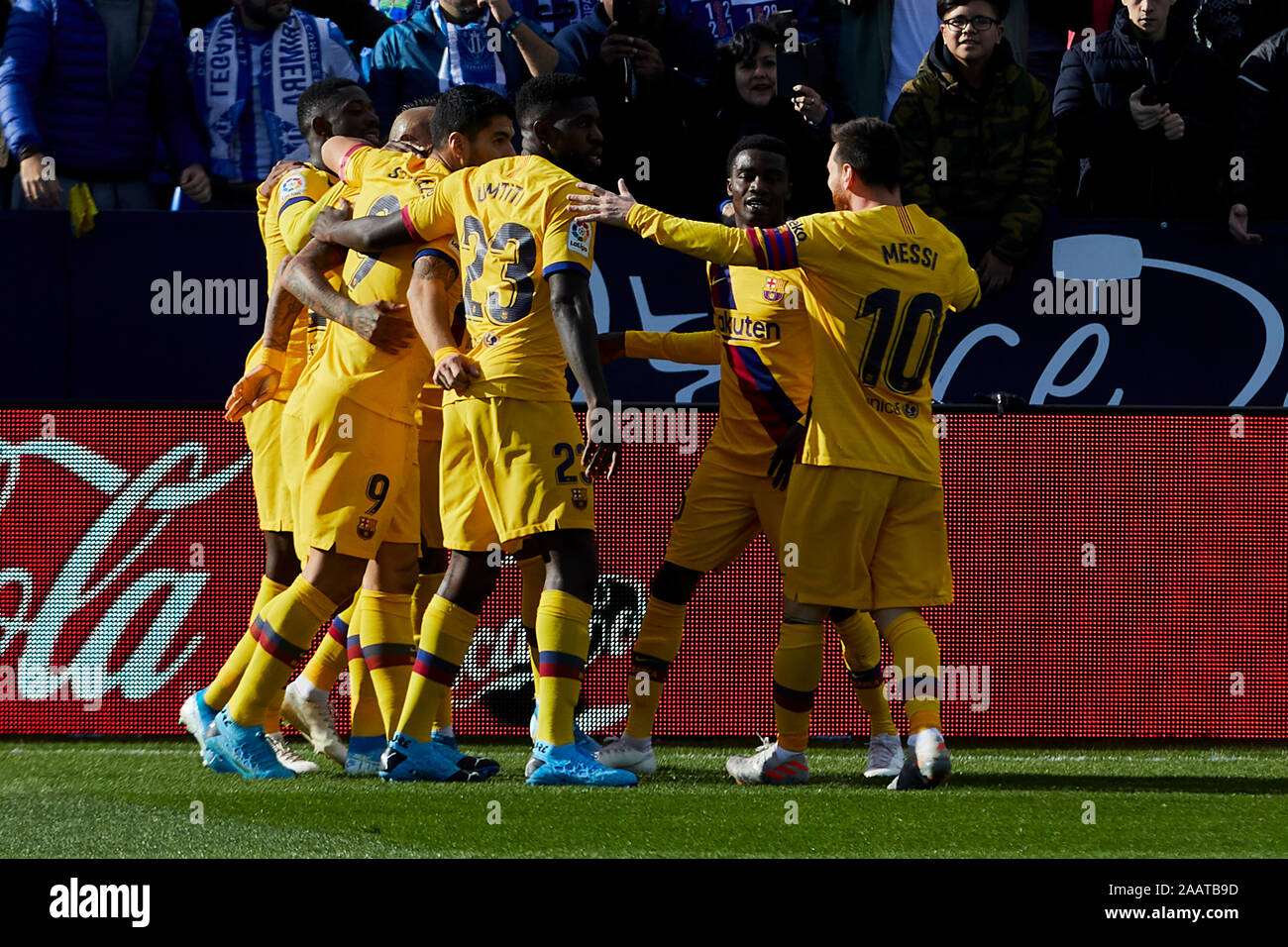 Leganes, Spagna. 23 Nov, 2019. I giocatori del FC Barcelona celebrare un obiettivo durante la Liga match tra CD Leganes e FC Barcellona a Butarque Stadium di Leganes.(punteggio finale; CD Leganes 1:2 FC Barcelona) Credito: SOPA Immagini limitata/Alamy Live News Foto Stock