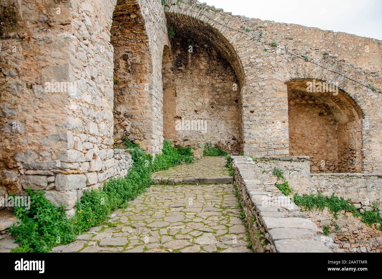 Il cortile interno del Castello di Palamidi nella città di Nafplion, in Grecia. Foto Stock