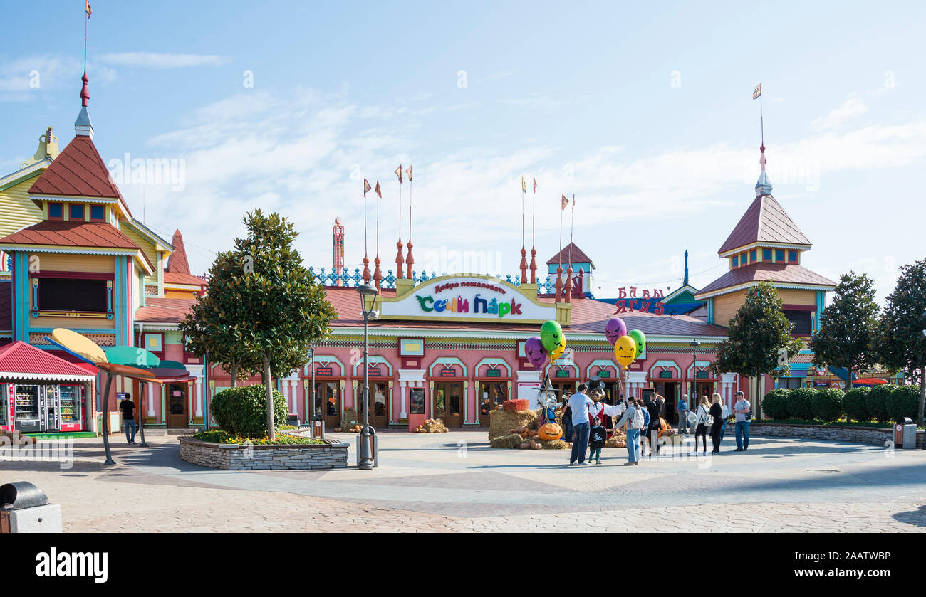 Sochi Park di Adler, Sochi, Russia. In una limpida giornata di sole 27 Ottobre 2019 Foto Stock