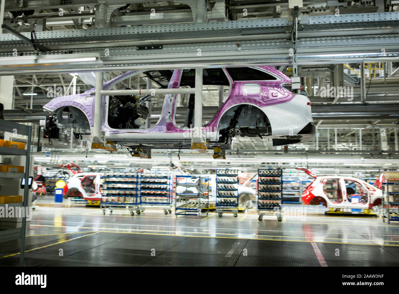 Moderne automatizzate la produzione di auto in una fabbrica Foto Stock