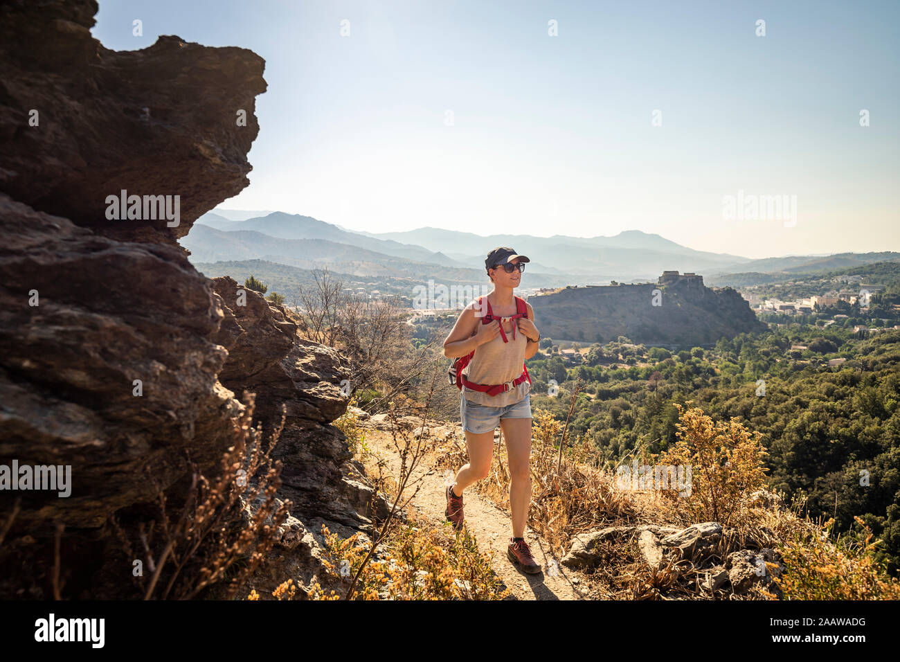 Escursionista femmina durante l escursione alla valle del Tavignano, Corte, Haute-Corse, Corsica, Francia Foto Stock
