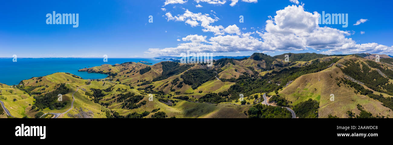 Nuova Zelanda, Oceania, Isola del nord, Waikato, Penisola di Coromandel, Manaia, autostrada Statale 25 (Manaia Road), vista aerea di Kirita Bay Foto Stock