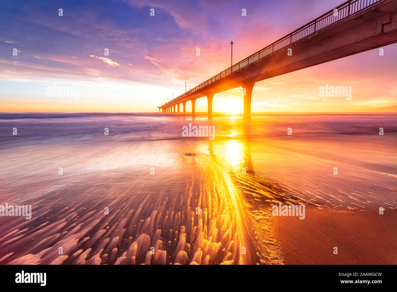 Sunrise al Molo di Brighton in Christchurch, Isola del Sud, Nuova Zelanda Foto Stock